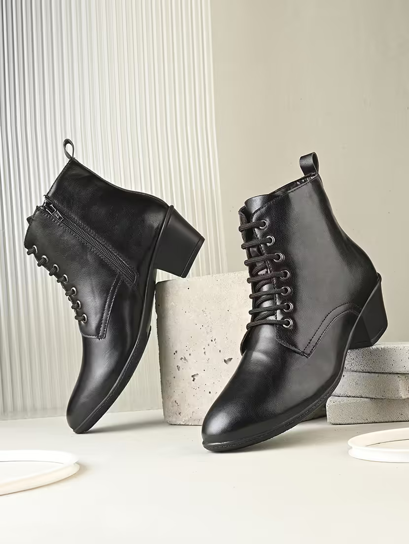 Women solid lace up ankle boot